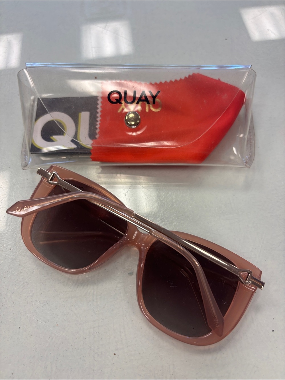 Quay Gradient Oversized Women's Sunglasses - Picture 4 of 5